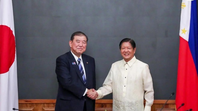 附图：日本首相石破茂与菲律宾总统费迪南德·马科斯。