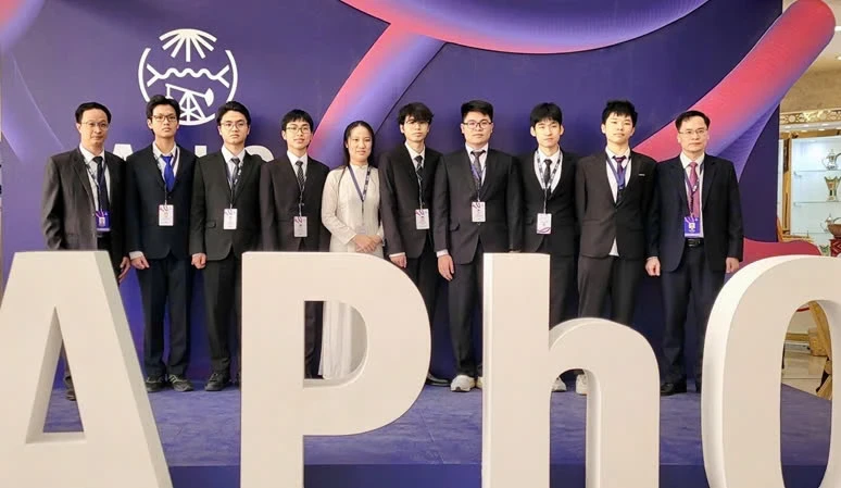 参加2025年亚洲物理奥林匹克竞赛的越南代表队。