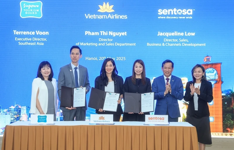 新加坡旅游局与越南航空公司及圣淘沙发展集团签署三方合作备忘录。