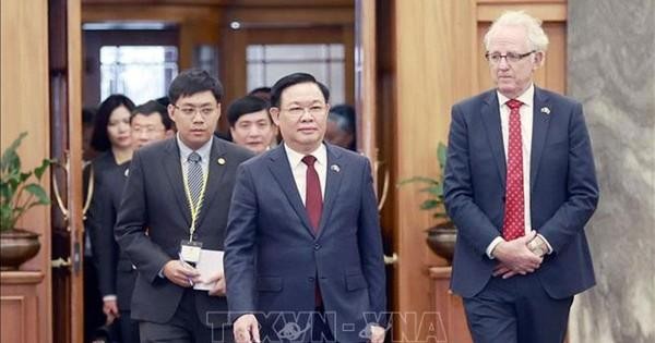 国会主席王廷惠出席欢迎仪式。（图片来源：越通社）