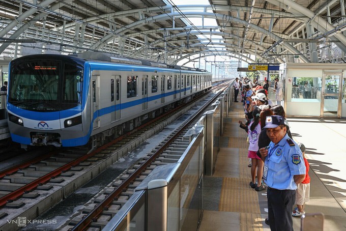 12月29日，人们在首德市平台地铁站候车。（图片来源：vnexpress.net）