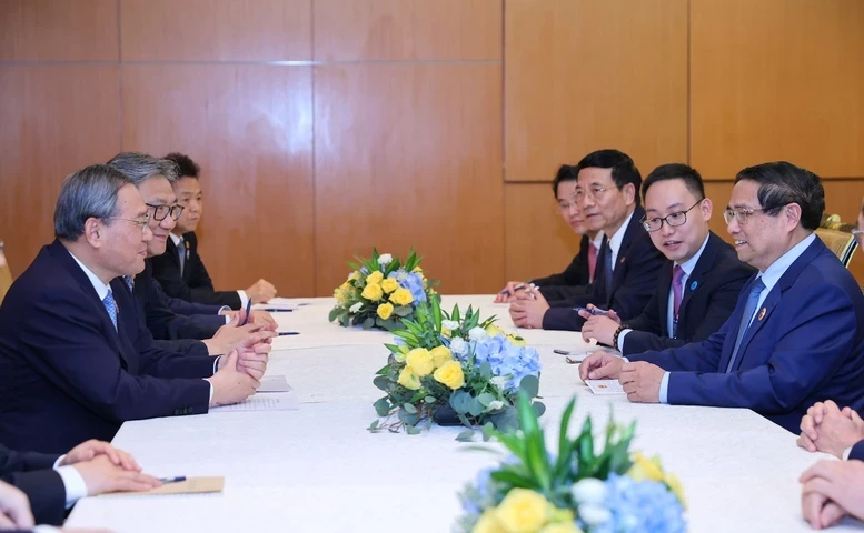 越南政府总理范明正与中国国务院总理李强举行会谈。