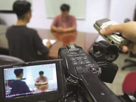 附图：在被告审讯乃至在刑事诉讼过程中已经安装和使用录音和录像设备。