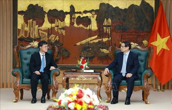 越南政府总理范明正会见中国退役军人事务部部长裴金佳。