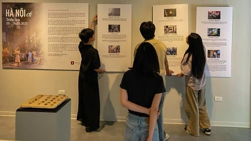 展览汇聚了九位来自国内外摄影师的作品。