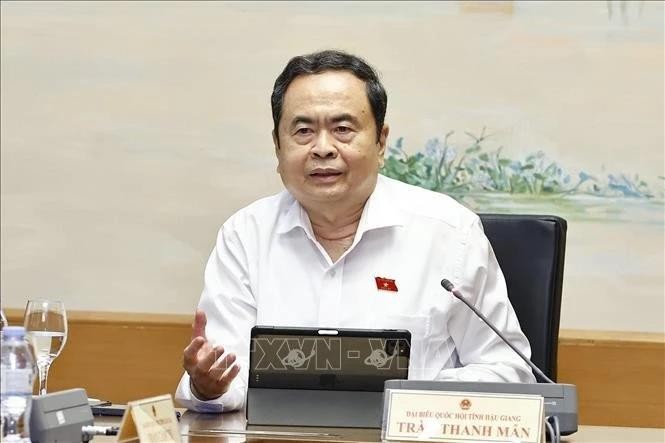 国会主席陈青敏。