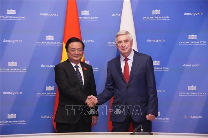 越南国会副主席黎明欢率领越南国会代表团与俄罗斯国家杜马（议会下院）第一副主席伊万·梅利尼科夫举行会谈。