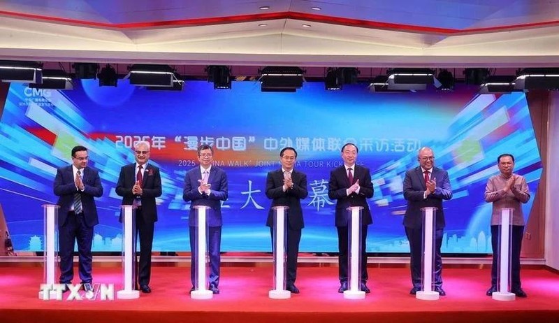 “漫步中国 发现武汉”中外媒体联合采访活动启动仪式。（图片来源：越通社）