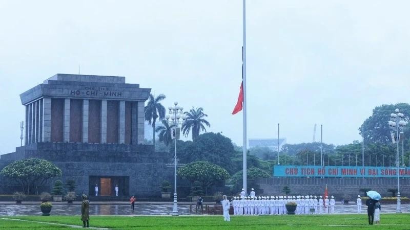 巴亭广场为原国家主席陈德良举行国葬降半旗仪式