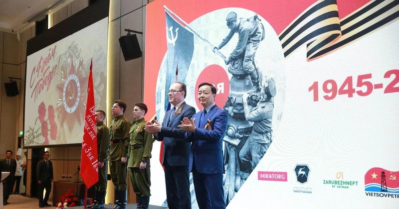 越南政府副总理陈红河出席纪念伟大卫国战争胜利80周年招待会。（图片来源：VGP）