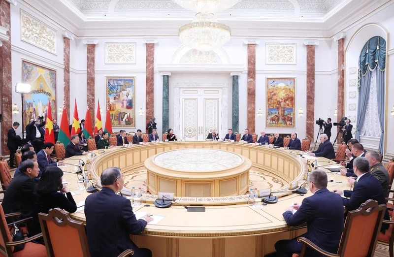 越共中央总书记苏林与白俄罗斯总统卢卡申科举行会谈。（图片来源：越通社）