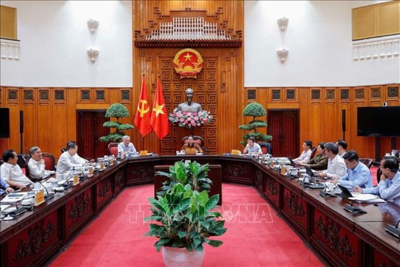 越南政府总理、越南区域与国际金融中心指导委员会主任范明正主持召开指导委员会会议。