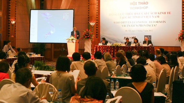 “推动越南各省经济改革”研讨会在河内举行（图）