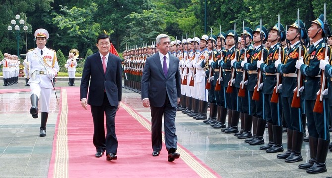 越南国家主席与亚美尼亚共和国总统举行会谈