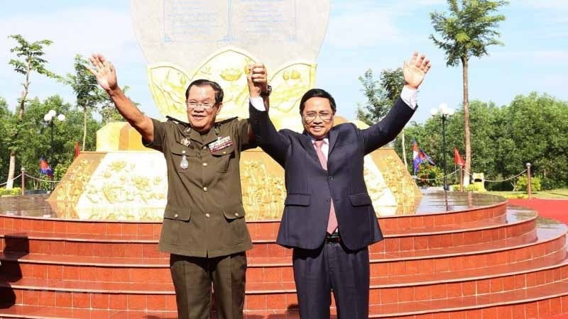 柬埔寨首相洪森和越南总理范明正。