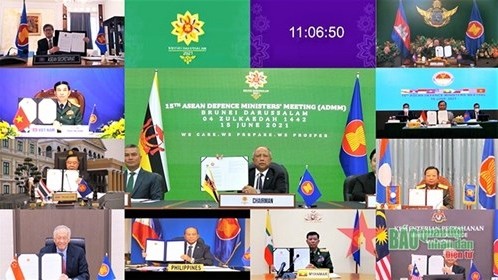 东盟各国国防部长通过第15届东盟国防部长会议联合声明。