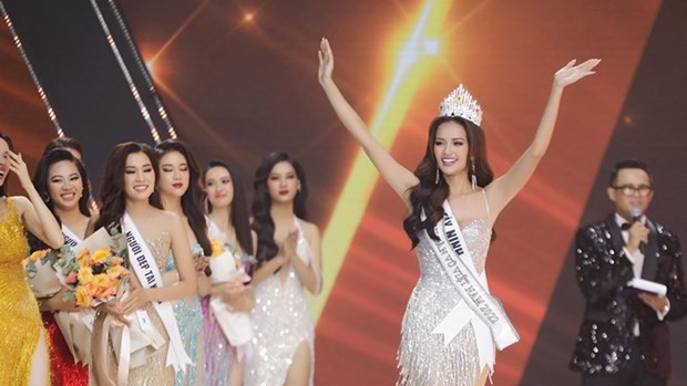 阮氏玉珠拿下2022年越南环球小姐桂冠。