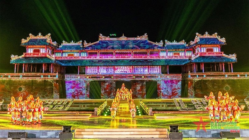 2022年顺化文化节艺术表演开幕式。