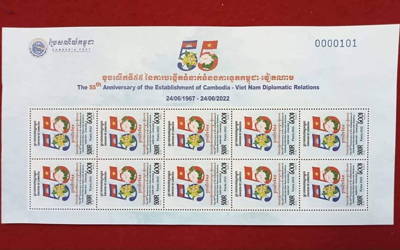 纪念越南与柬埔寨建交55周年的第一个邮票样本。（图片来源：人民报网）