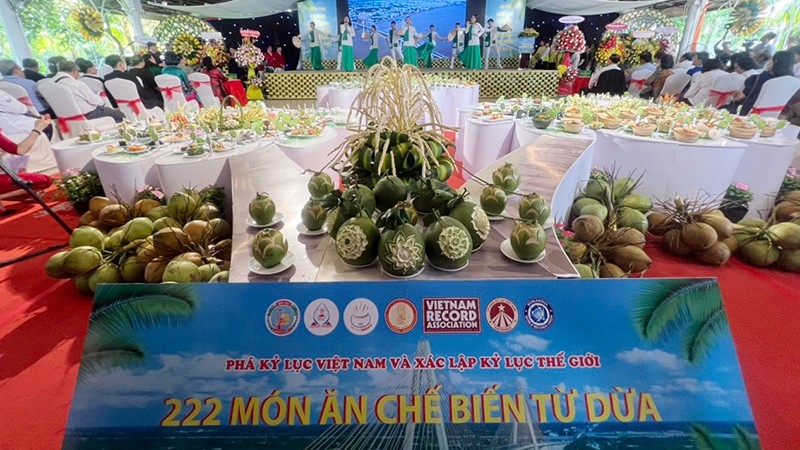 槟椥省222道椰子菜创下世界纪录。