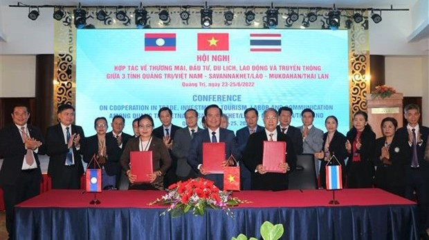 与会代表一致同意签署2022-2023年广治-沙湾拿吉-穆达汉三省在贸易、投资、旅游、劳务和媒体等领域的合作协议。