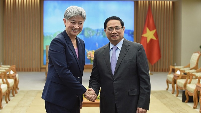 越南政府总理范明正会见澳大利亚外长黄英贤。