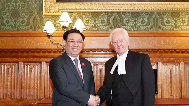 国会主席王廷惠和英国上议院议长约翰·麦克福尔。