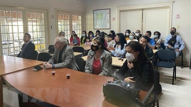 越南驻委内瑞拉大使馆举行越南语基础课程结业典礼。