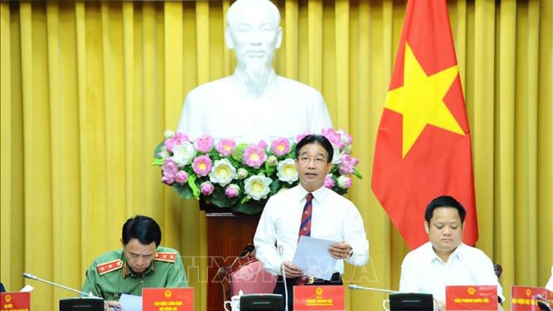 越南国家主席办公厅副主任范青河主持记者会。