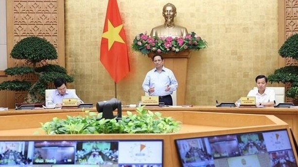 政府总理范明正主持召开政府与各地方视频会议。（图片来源：越通社）
