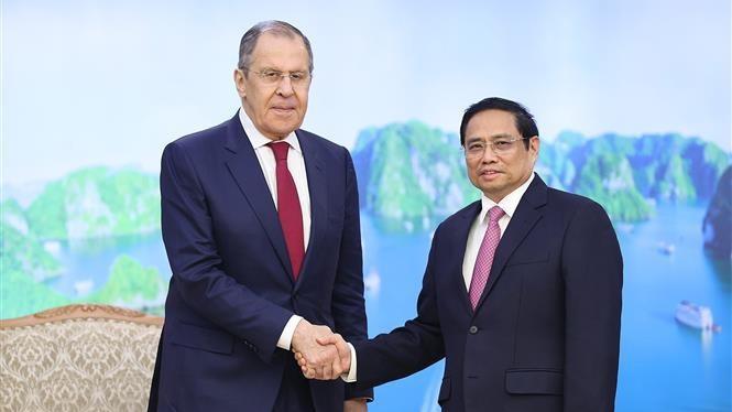 政府总理范明正和俄罗斯联邦外交部长谢尔盖·拉夫罗夫。（图片来源：越通社）