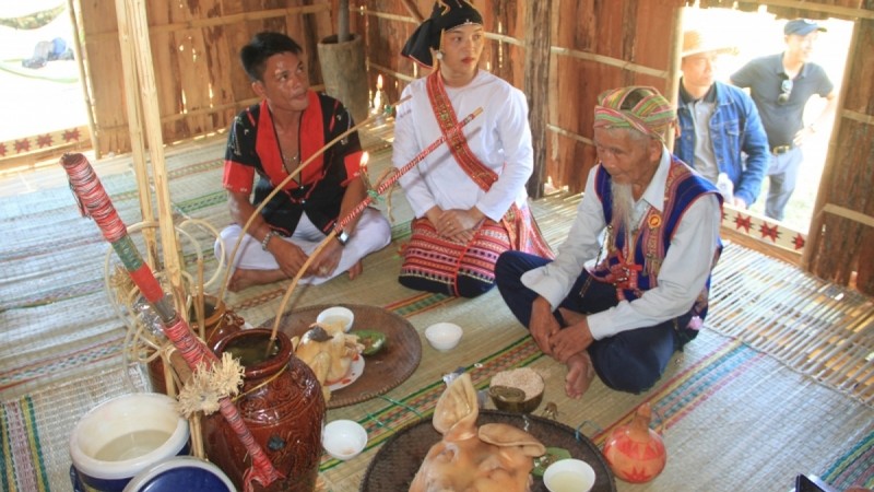 越南平定省保留少数民族传统文化。 