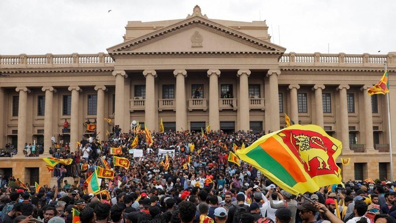 在斯里兰卡爆发的抗议游行。