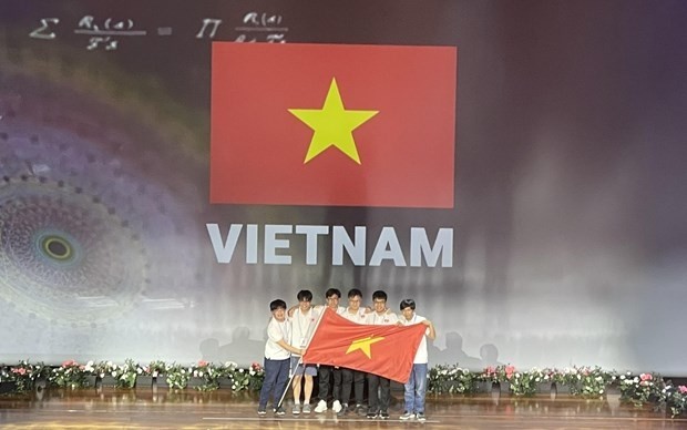 参加2022年第63届国际数学奥林匹克竞赛（IMO）的越南6名学生。（图片来源：越通社）
