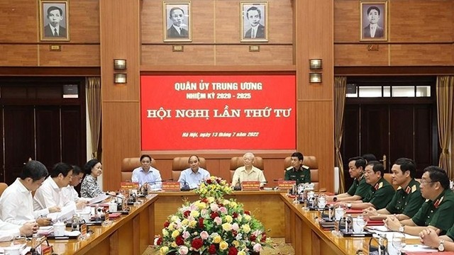 越共中央总书记、中央军委书记阮富仲和党、国家领导人出席会议。