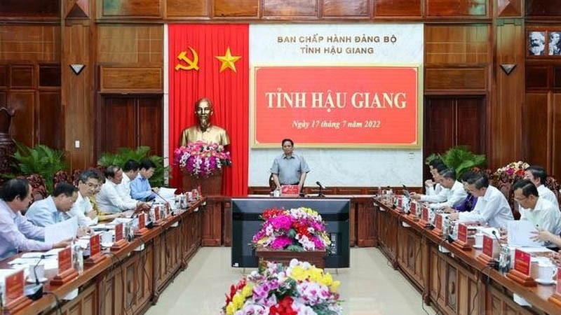 范明正总理与后江省委常委会举行工作会谈。