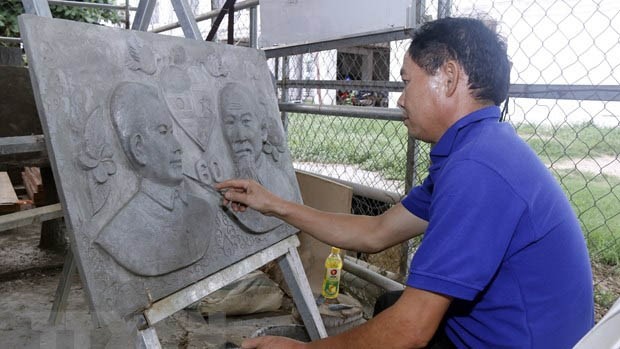 老挝美术学院雕刻系副主任坎潘·维拉潘的作品。（图片来源：越通社）