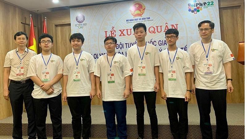 越南队5名学生在2022年国际物理学奥林匹克全部夺牌。（图片来源：教育培训部）