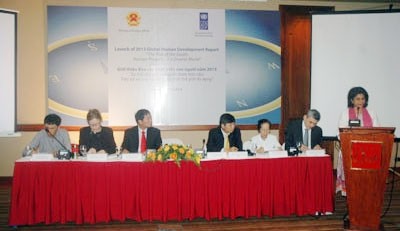 附图：今年3月外交部和联合国开发计划署联合举办2013年越南人权发展报告公布仪式。