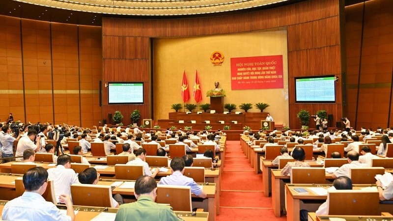 会议旨在研究、学习并向各级党委、党组织、干部、党员部署越南共产党第十三届中央委员会第五次会议文件的内容。