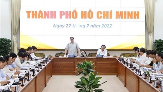 范明正总理和政府工作代表团同胡志明市领导就今年前7月经济社会发展情况和今后任务举行座谈。（图片来源：越通社）