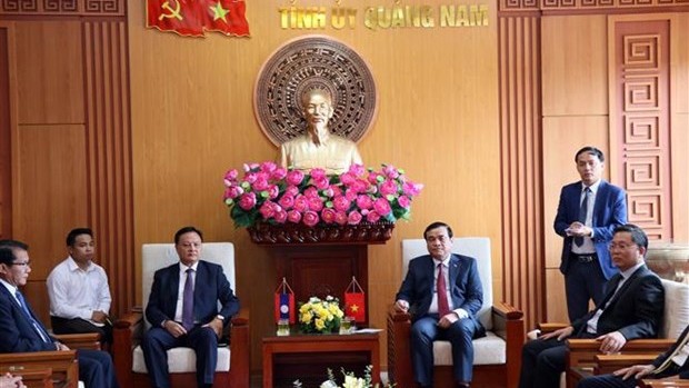 老挝沙湾拿吉省代表团访问越南广南省。（图片来源：越通社）
