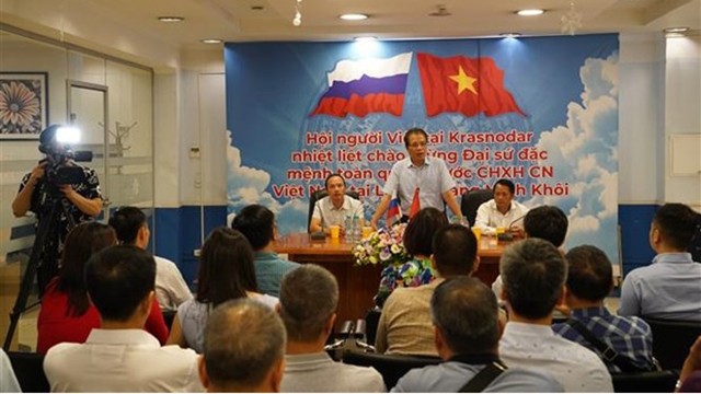 越南驻俄罗斯大使邓明魁发表讲话。（图片来源：越通社）