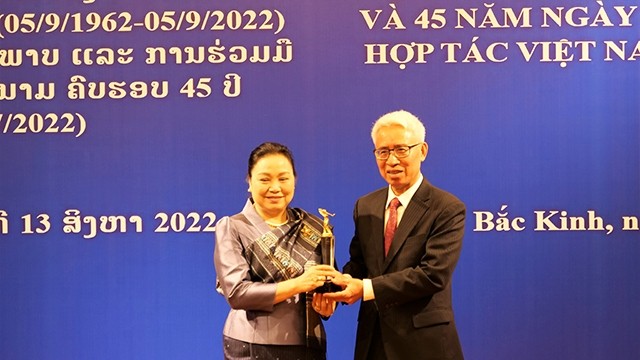 越南驻华大使范星梅、老挝驻华大使坎葆·恩塔万在友好交流活动。