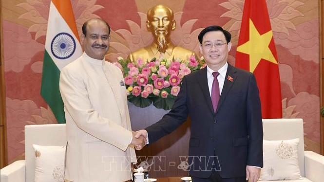 越南国会主席王廷惠和印度下议院议长奥姆·比拉。