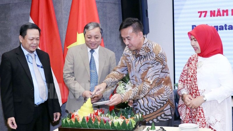 16日上午，胡志明市友好组织联合会举行纪念印度尼西亚国庆77周年见面会。