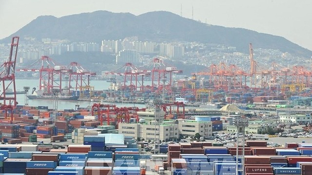 韩国釜山货物港口。（图片来源：法新社/越通社发）