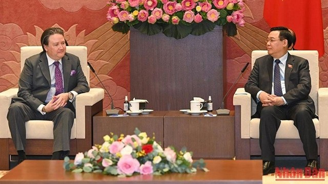 越南国会主席王廷惠会见美国驻越大使。
