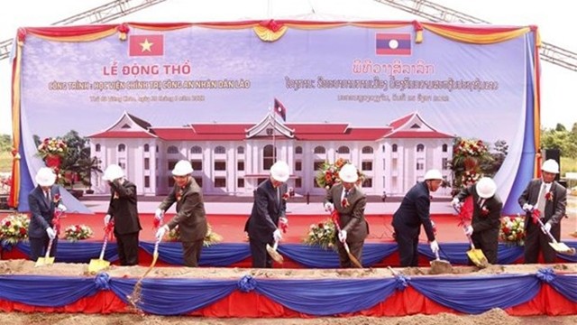 由越南援建的老挝人民公安政治学院奠基仪式。（图片来源：越通社）