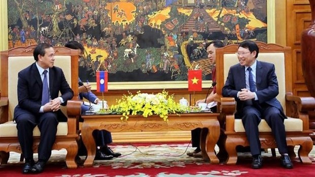 北江省人委会主席黎映阳会见老挝驻越大使森菲特·洪邦光。